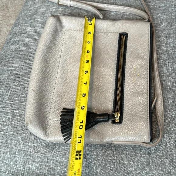 Kate Spade New York Chester street dessi Crossbody Bag Beige Strap Tassel - Picture 4 of 11